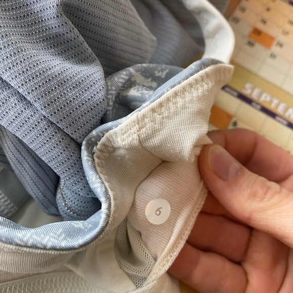 Lululemon Back on Track tank Size 6 - Picture 3 of 3